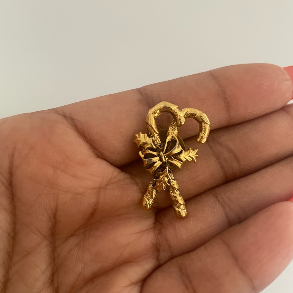 Gold Christmasy Brooch